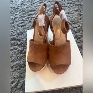 NWT Espadrilles Heels Sandals